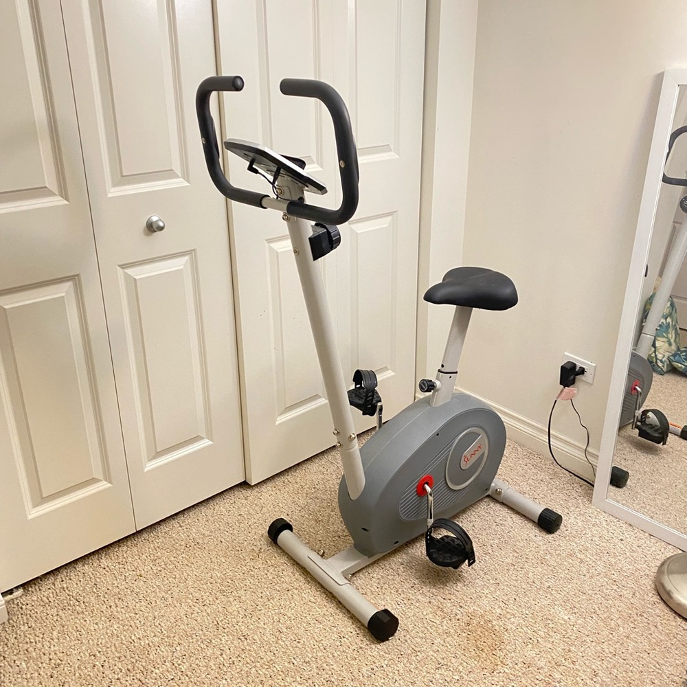 ❌SOLD❌ MAGNETIC RESISTANCE UPRIGHT BIKE